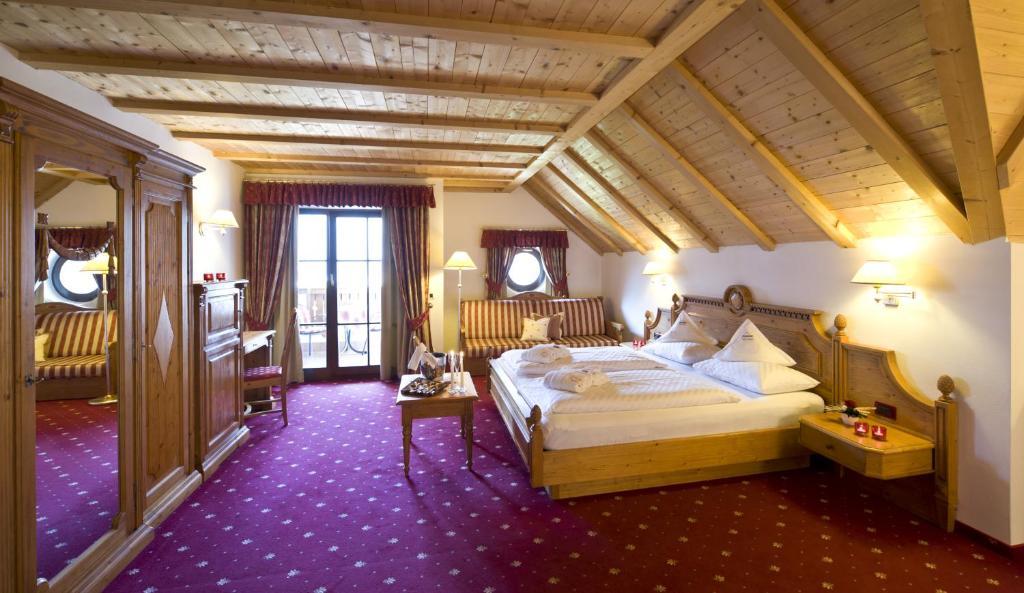 Hotel Ansitz Jakoberhof Ortisei Room photo